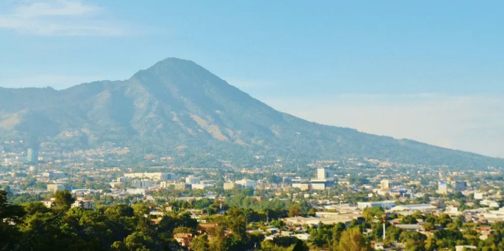 Volcán y San Sakvador