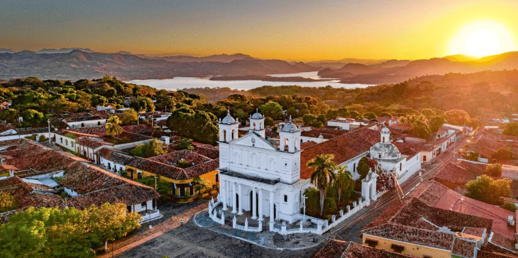 Colonial town - tourism in Suchitoto