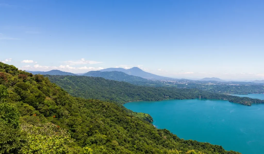 Lago de Coatepeque en El Salvador 1